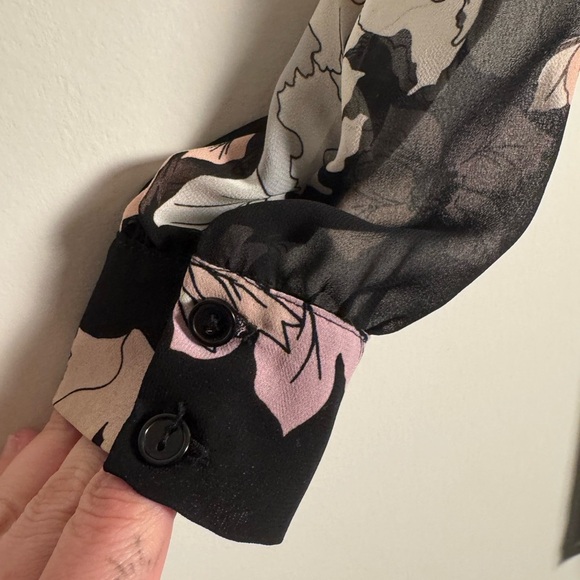 Astr White Cream Backless Sheath Dress with Bishop Sleeves - Picture 4 of 8